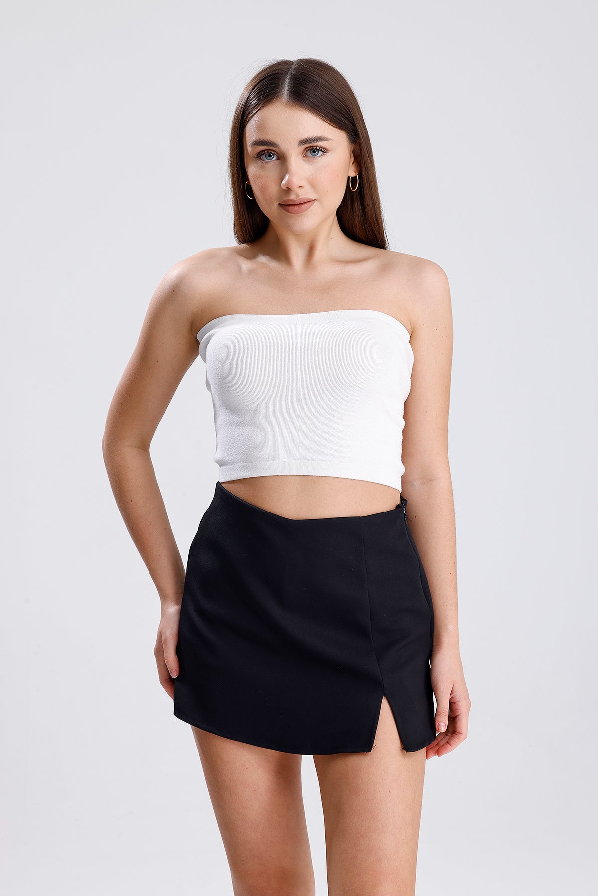 Mini Şort Etek Yandan Yırtmaçlı Arkası Etek Görünümlü