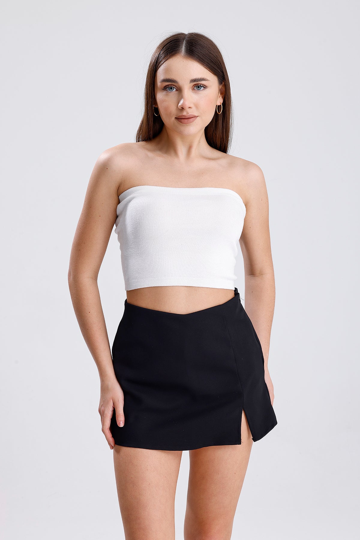 Mini Şort Etek Yandan Yırtmaçlı Arkası Etek Görünümlü