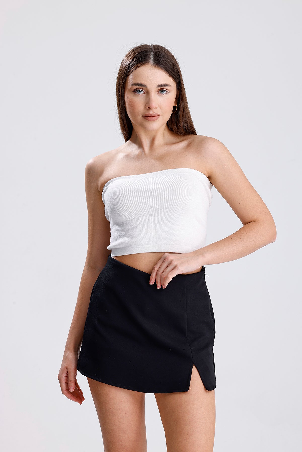 Mini Şort Etek Yandan Yırtmaçlı Arkası Etek Görünümlü